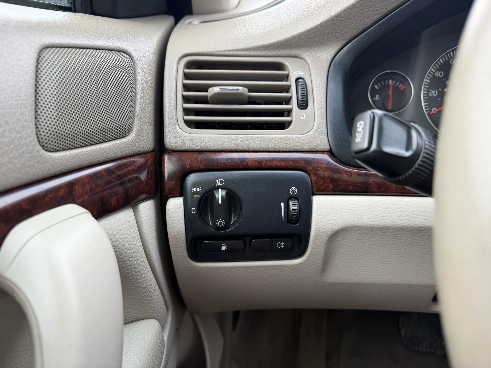 Used 2004 Volvo S80 2.5T AWD/4WD image 18