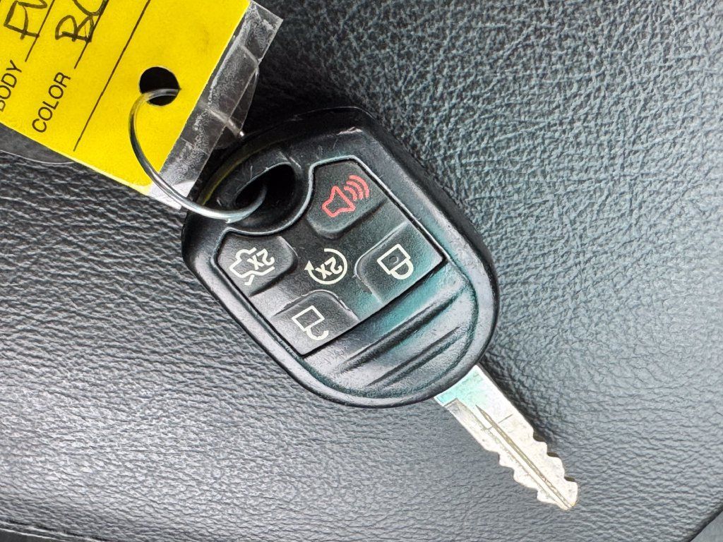 Used 2015 Ford Explorer XLT w/ Equipment Group 202B FWD image 34