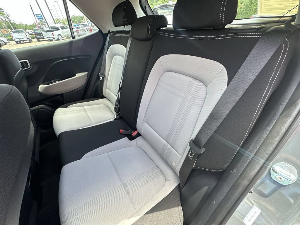 Used 2025 Hyundai Venue SEL FWD image 27