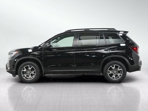 Used 2023 Honda Passport TrailSport image 2