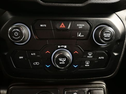 Used 2022 Jeep Renegade Latitude AWD/4WD image 18