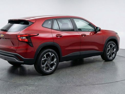 Used 2025 Chevrolet Trax LT image 9