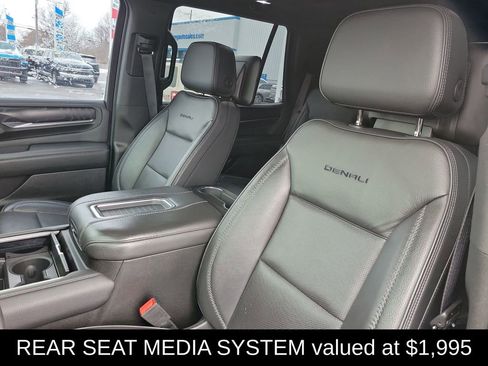 Used 2021 GMC Yukon Denali w/ Denali Premium Package image 6
