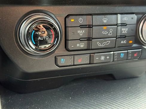 Used 2019 Ford F150 Lariat w/ Equipment Group 502A Luxury AWD/4WD image 15