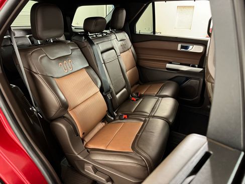 Used 2021 Ford Explorer King Ranch w/ Premium Technology Package image 40