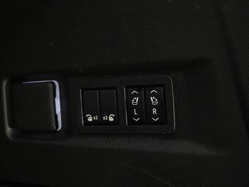 Used 2025 GMC Yukon Denali Ultimate AWD/4WD image 11