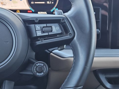 Certified 2025 Porsche Cayenne S image 27