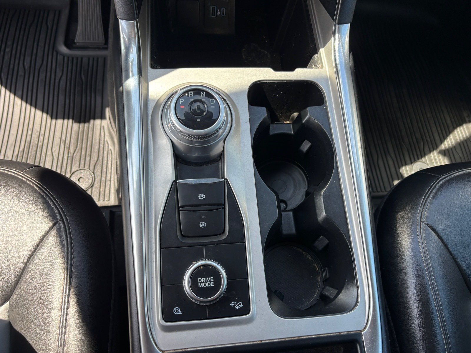 Used 2022 Ford Explorer XLT w/ Equipment Group 202A AWD/4WD image 16