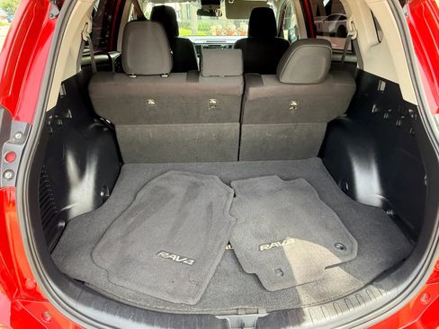 Used 2017 Toyota RAV4 LE w/ Carpet Mat Package image 13