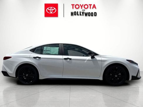 New 2026 Toyota Camry Hybrid image 3