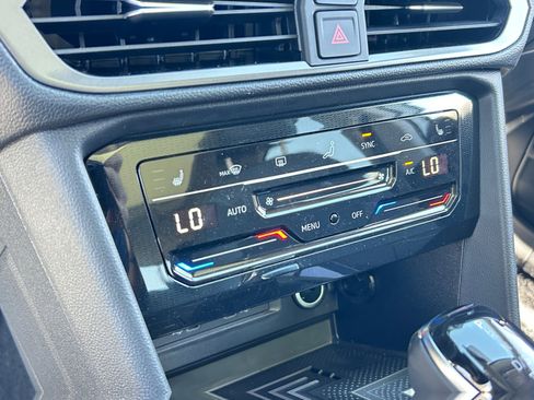 New 2026 Volkswagen Taos SE FWD image 12