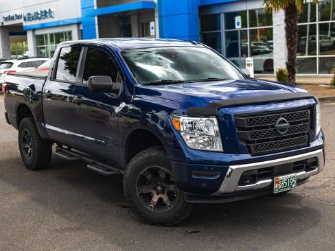 Used 2021 Nissan Titan SV w/ SV Convenience Package AWD/4WD image 2