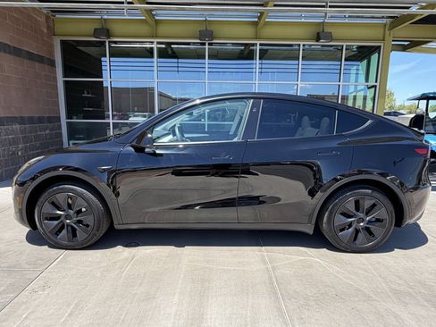 Used 2024 Tesla Model Y 2WD image 7