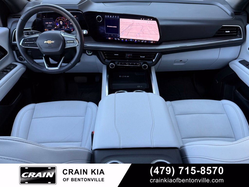 Used 2025 Chevrolet Suburban Premier AWD/4WD image 28