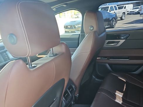 Used 2016 Jaguar XF R-Sport image 10