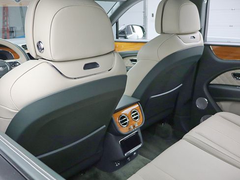 Certified 2023 Bentley Bentayga AWD/4WD image 29