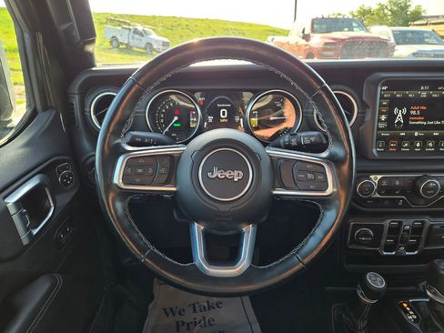Used 2022 Jeep Wrangler Unlimited Sahara w/ Cold Weather Group AWD/4WD image 20
