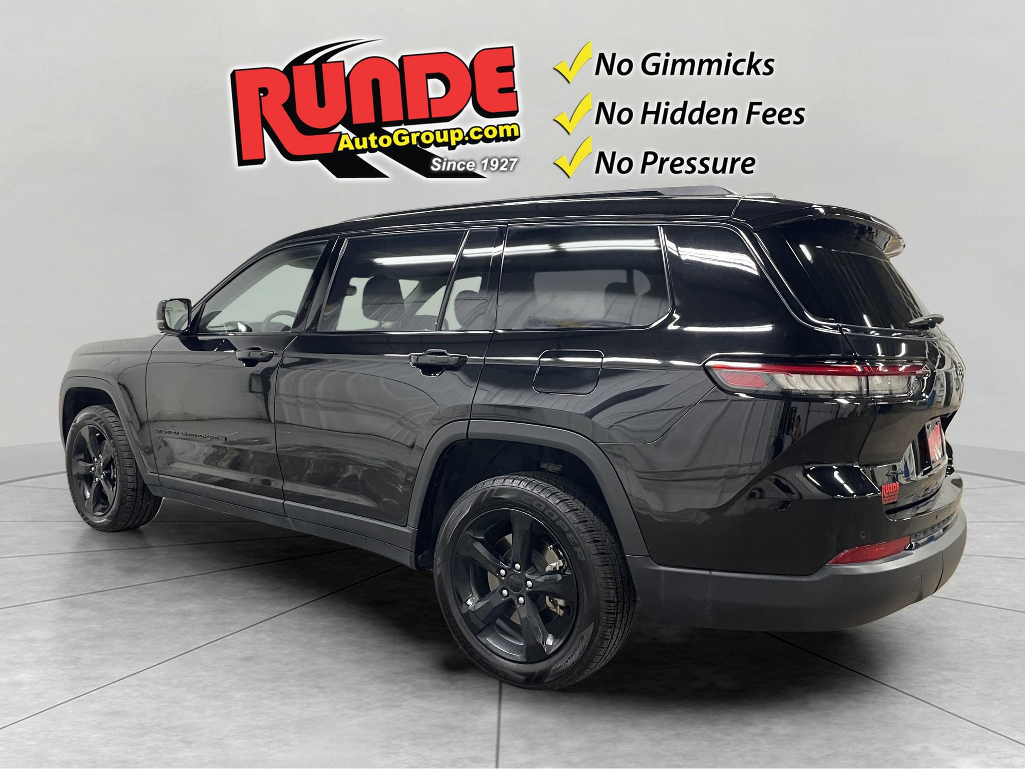 Used 2023 Jeep Grand Cherokee L Limited w/ Black Appearance Package AWD/4WD image 3