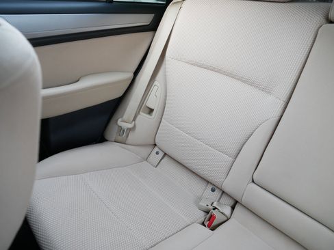 Used 2019 Subaru Outback 2.5i Premium image 12