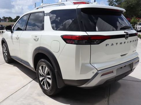 Used 2023 Nissan Pathfinder SL AWD/4WD image 6