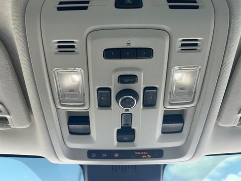 Used 2023 GMC Yukon Denali w/ Advanced Technology Package AWD/4WD image 26