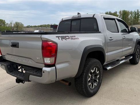Used 2016 Toyota Tacoma TRD Off-Road w/ Premium & Technology Package RWD image 5