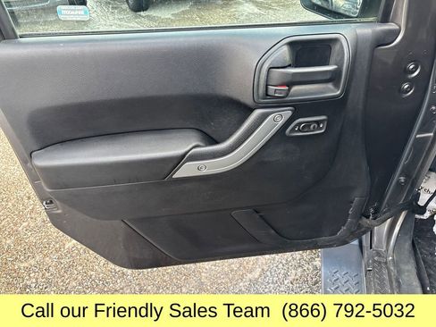 Used 2016 Jeep Wrangler Unlimited Sahara w/ Connectivity Group image 12