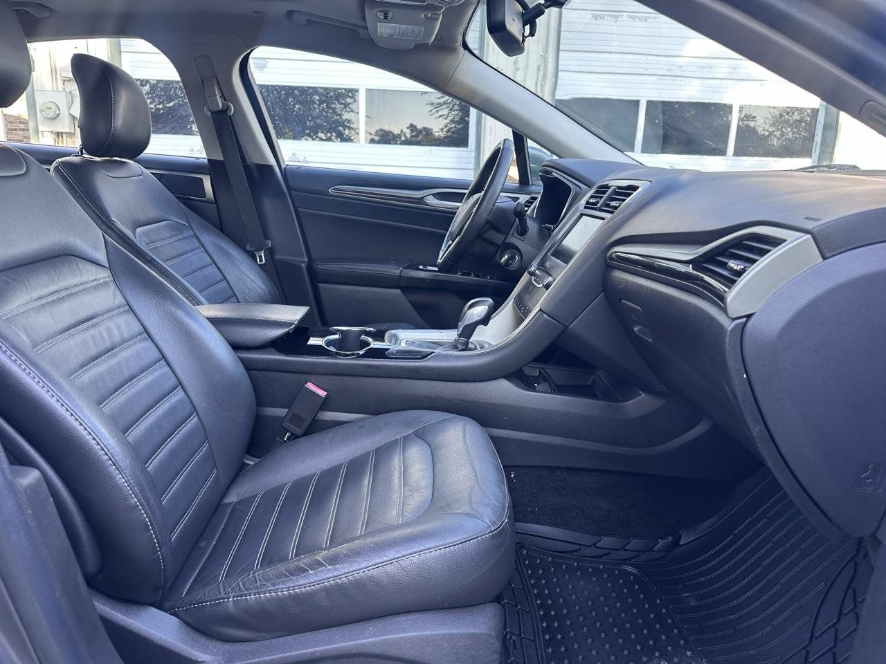 Used 2014 Ford Fusion SE w/ Equipment Group 502A FWD image 12