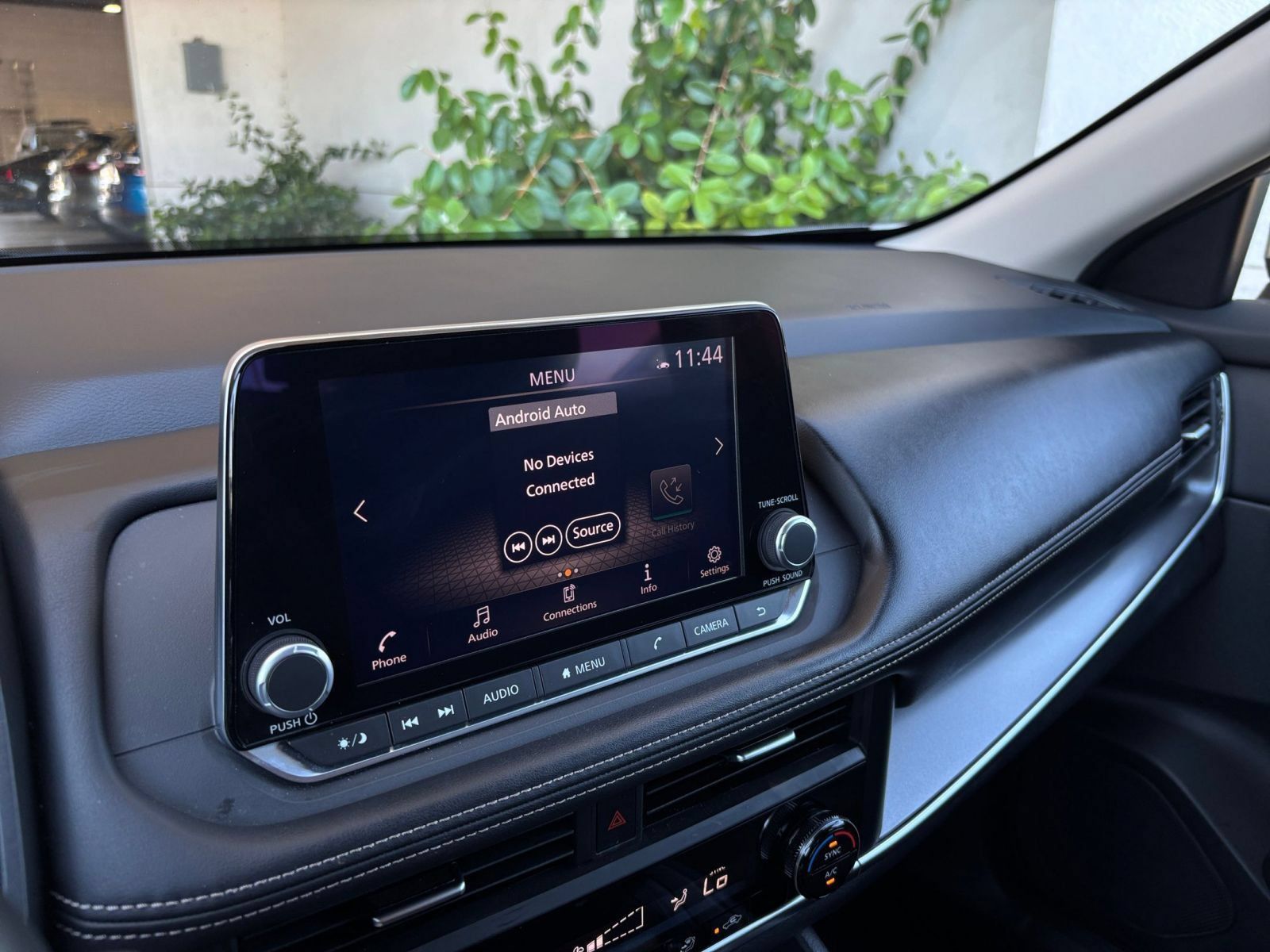 Used 2025 Nissan Rogue SV FWD image 19