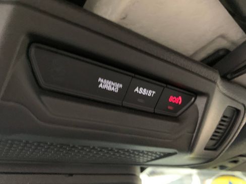 Used 2025 Jeep Wrangler Unlimited Sahara w/ Safety Group AWD/4WD image 10