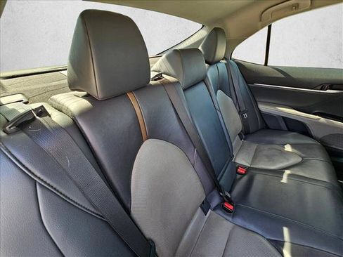 Used 2020 Toyota Camry XLE FWD image 18