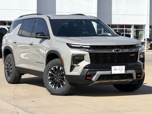 New 2026 Chevrolet Traverse Z71 w/ Enhanced Driving Package image 2