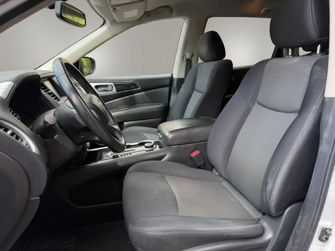Used 2019 Nissan Pathfinder SV AWD/4WD image 16