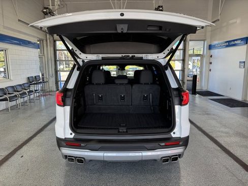 Used 2025 GMC Acadia Elevation image 10