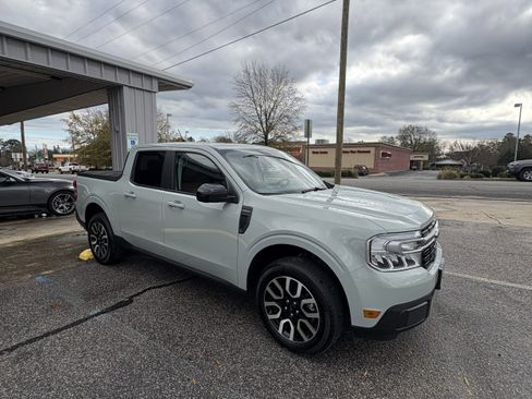 Used 2024 Ford Maverick Lariat image 3