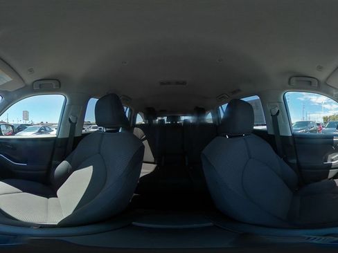 Used 2025 Toyota Highlander LE FWD image 44