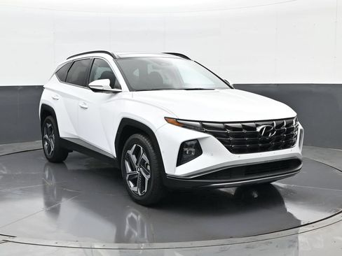 Certified 2022 Hyundai Tucson Limited AWD/4WD image 3