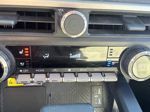 Used 2024 Toyota Tacoma Limited image 21