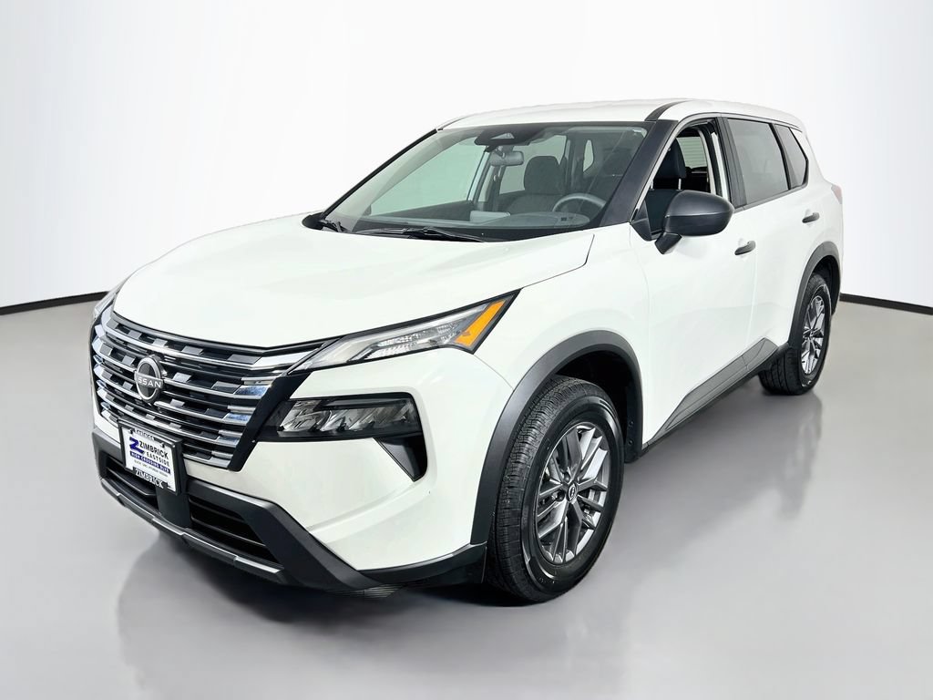 Used 2024 Nissan Rogue S AWD/4WD image 3