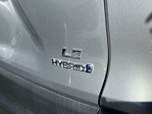 Used 2022 Toyota RAV4 LE AWD/4WD image 6