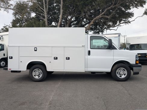New 2025 Chevrolet Express 3500 w/ Power Convenience Package RWD image 3