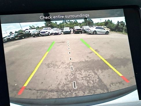 Used 2019 Jeep Cherokee Latitude Plus AWD/4WD image 30