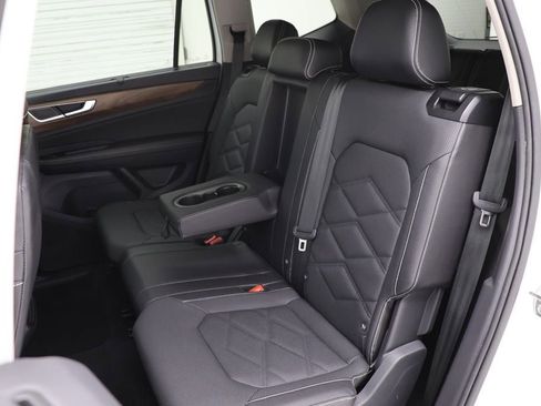 Used 2025 Volkswagen Atlas SE AWD/4WD image 14