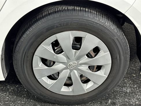 Used 2020 Toyota Corolla L image 14