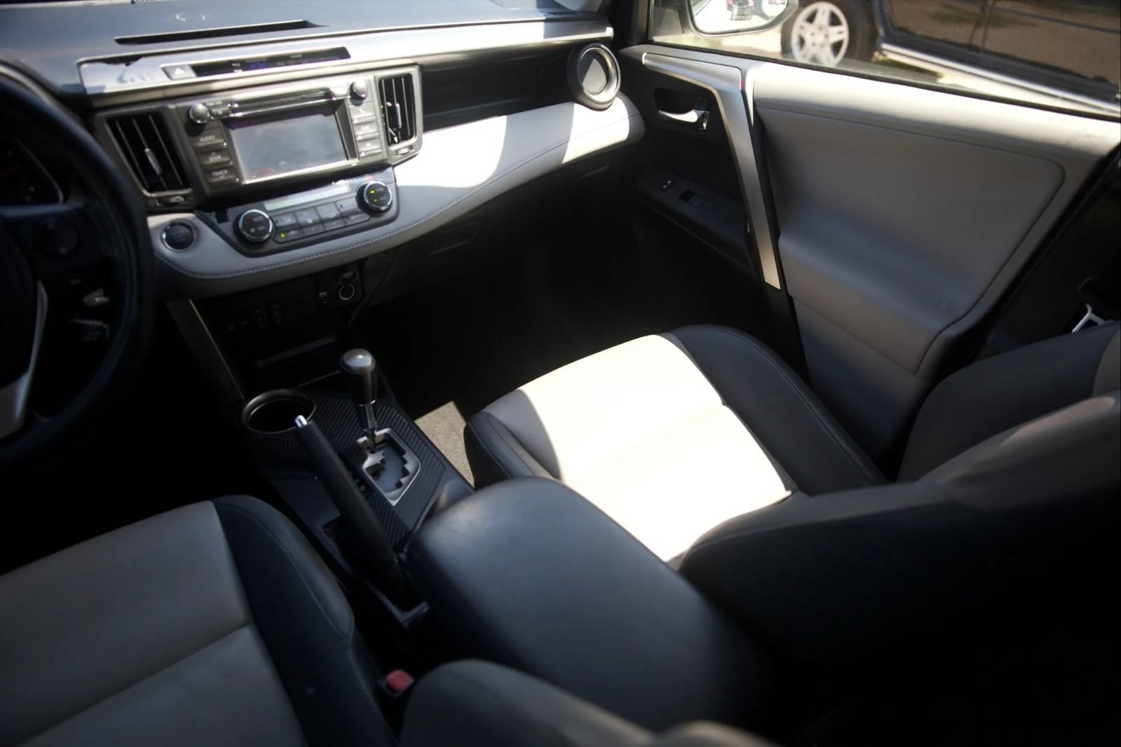 Used 2013 Toyota RAV4 Limited FWD image 21