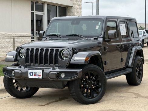 Used 2021 Jeep Wrangler Unlimited Sahara AWD/4WD image 2