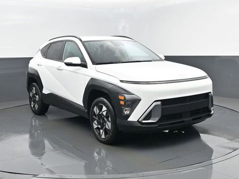 Used 2025 Hyundai Kona SEL image 3