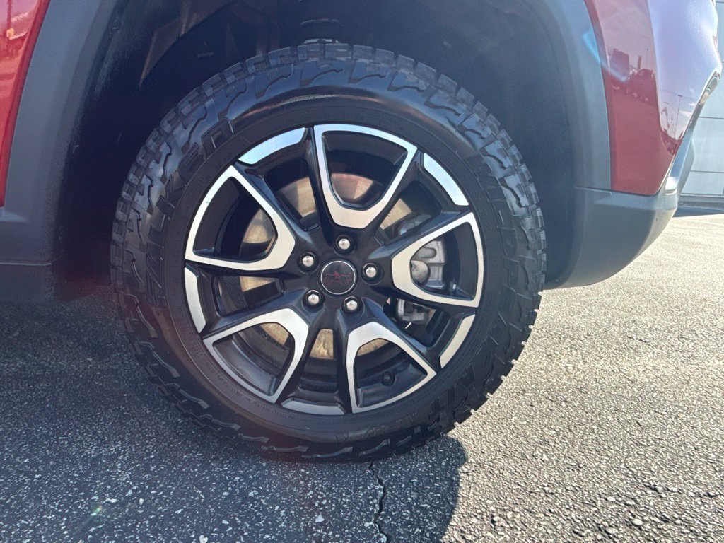 Used 2025 Jeep Compass Trailhawk AWD/4WD image 14