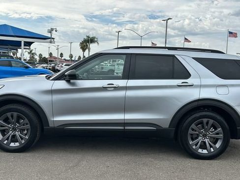 Certified 2022 Ford Explorer XLT w/ Equipment Group 202A image 7