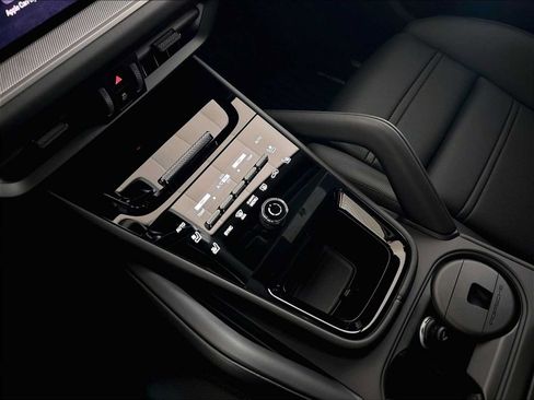 New 2026 Porsche Cayenne AWD/4WD image 18